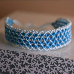 Pulseira Macramé Larga Dourada - Artesanal Padrão Teia