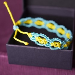 Pulseira Macramé Artesanal - Azul Turquesa e Amarelo | Imanias®