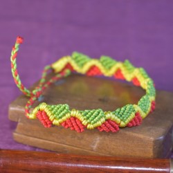 Zig-Zag Rasta Macrame Bracelet (Red/Yellow/Green) | Imanias®